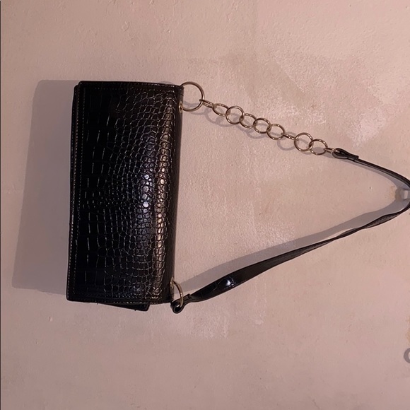 Chic - New- Spacious - Picture 1 of 2